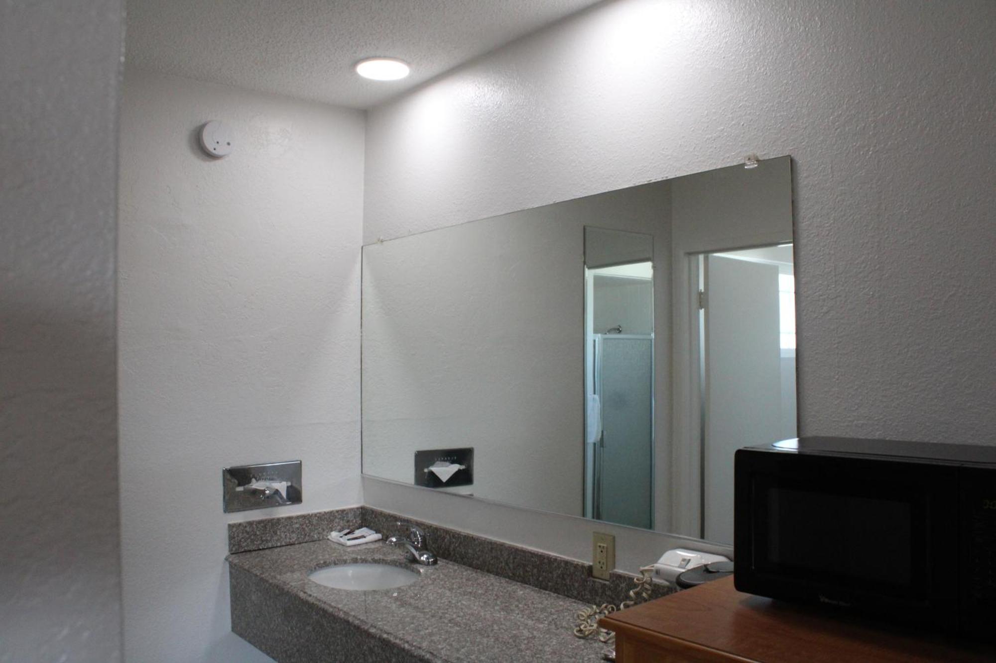 Pine Tree Inn Medford Ngoại thất bức ảnh
