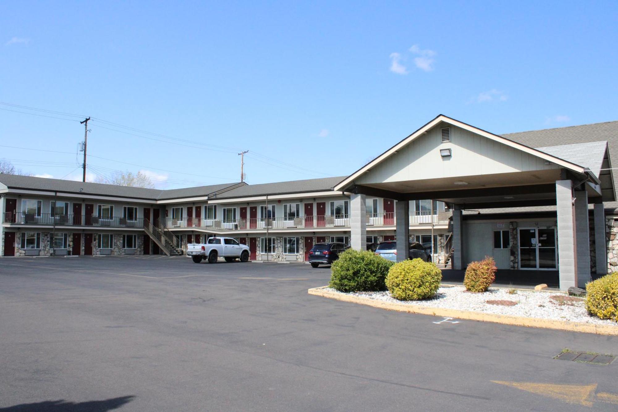 Pine Tree Inn Medford Ngoại thất bức ảnh