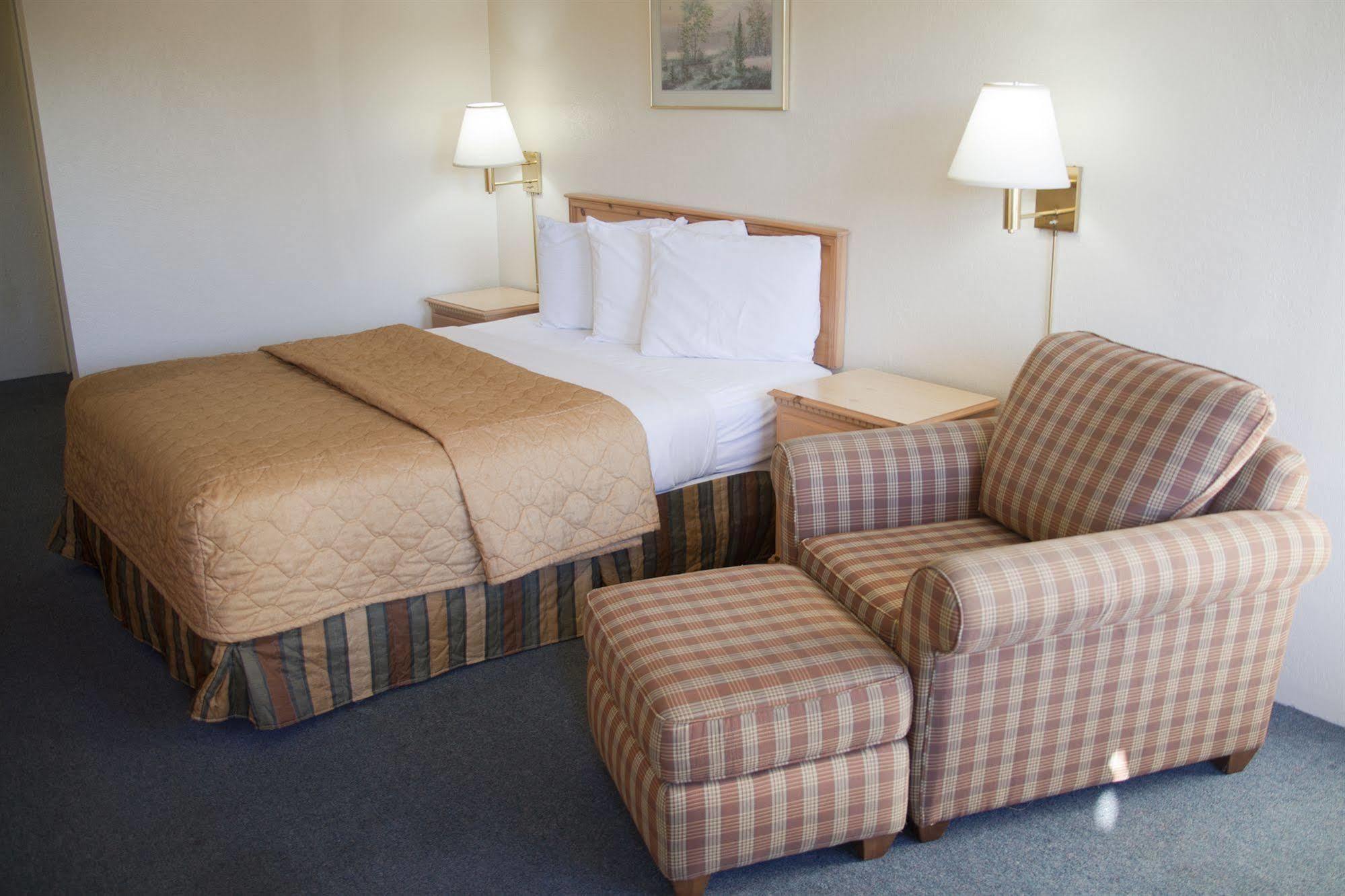 Pine Tree Inn Medford Ngoại thất bức ảnh